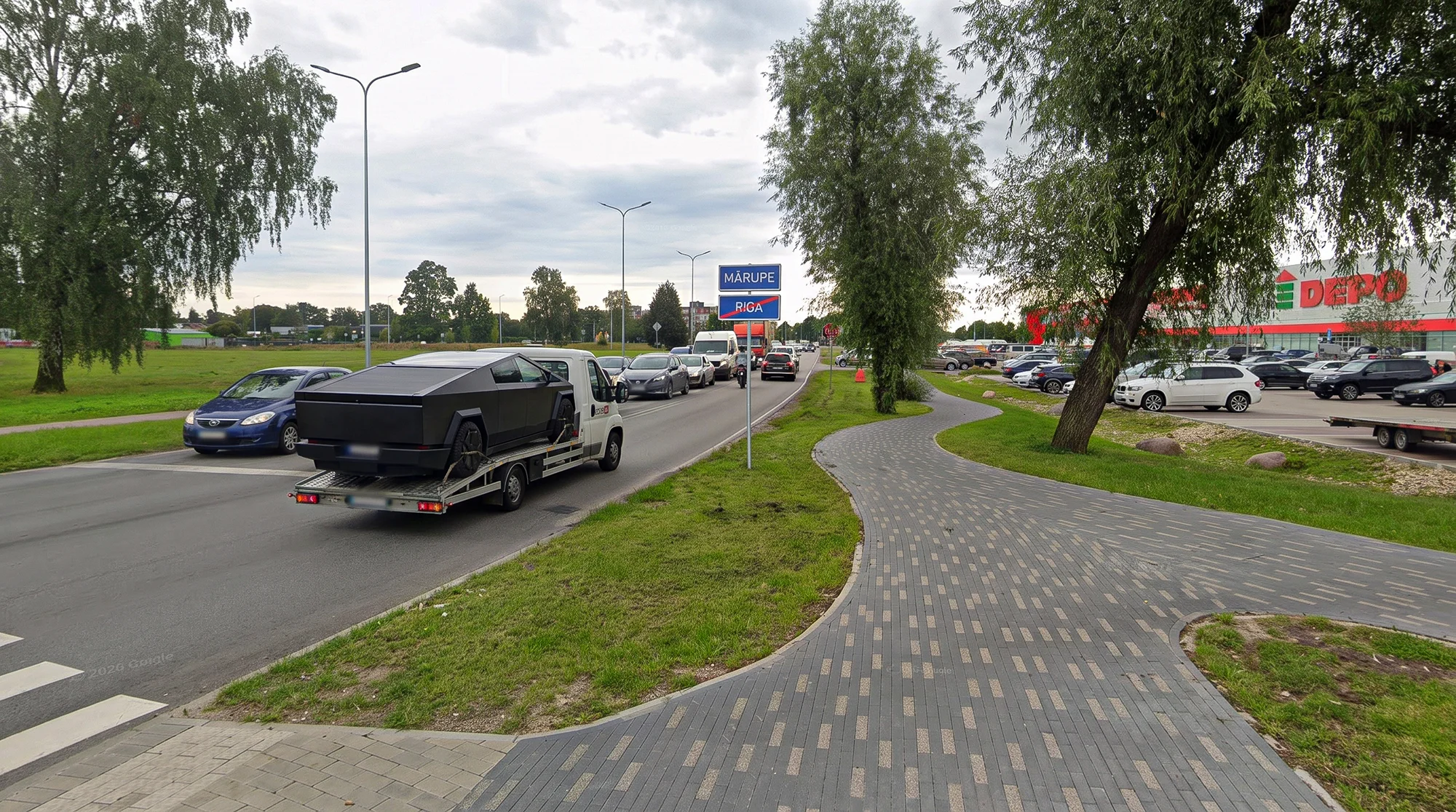 Autoevakuators Mārupē un Jaunmārupē - ātra diennakts palīdzība uz ceļa un auto transportēšana pēc avārijas vai mehāniska bojājuma. Izsaukt evakuatoru par izdevīgām cenām, lai nogādātu vieglo auto vai komerctransportu uz servisu. Mārupes SOS dienests un tehniskais atbalsts jebkurā laikā.